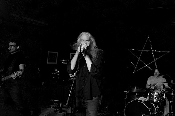 7 24 2026 - Blacklight Idols @Gas Hill BW-23